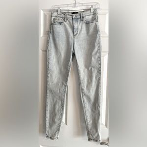 Light-wash skinny jeans